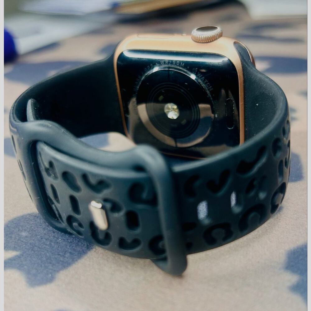 Matte Black Apple Watch Band 38 40 Silicone Strap Minimal NEW - Picture 7 of 12